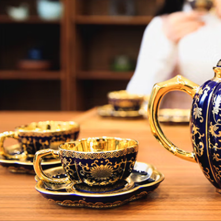 The Aesthetics of Tea Set Arrangement