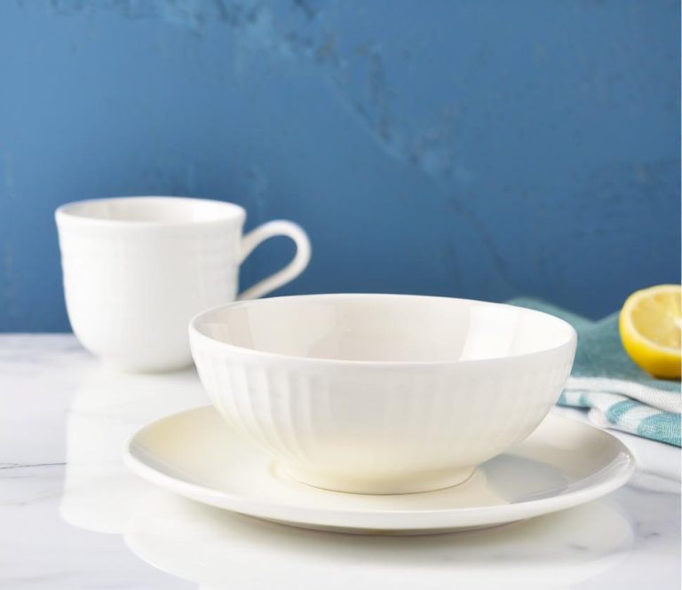 Food Court Plates: Why Do They Always Look So Cheap?